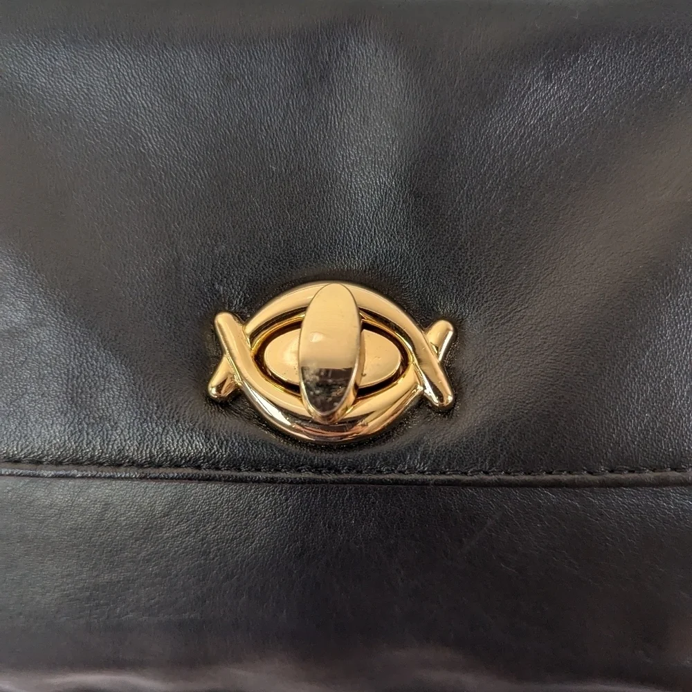 Gianni Bernini Italian Leather Chain Strap Handbag